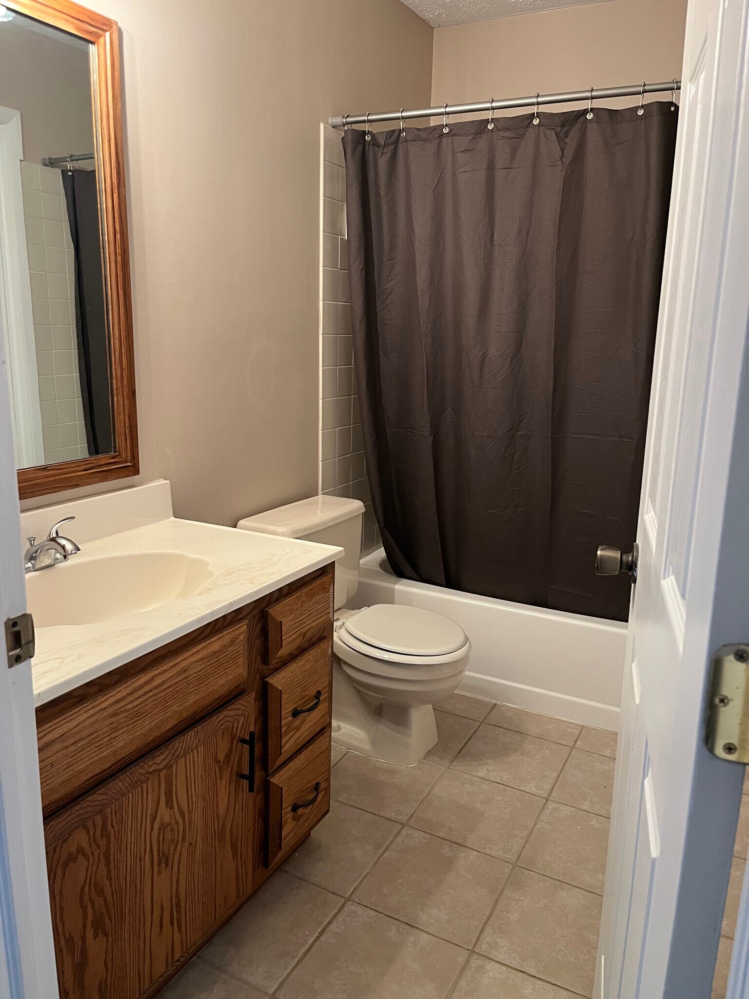 Full Bathroom - 112 Forest Dr