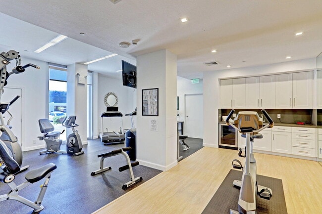Building Photo - 5540 N Ocean Dr