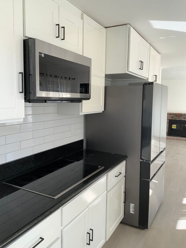 Building Photo - Stunning Remodeled 4 bedroom Hercules Home