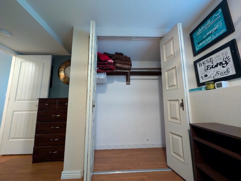 Building Photo - 5315 Villa Cir