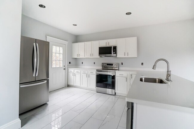 Building Photo - Three Bedroom Home in Covington!