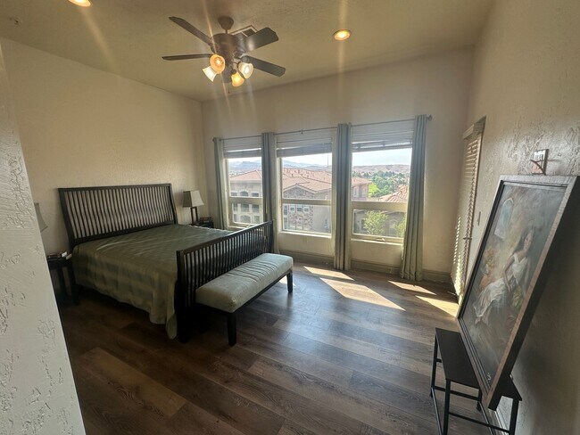 Building Photo - Bella Terrazza Condo