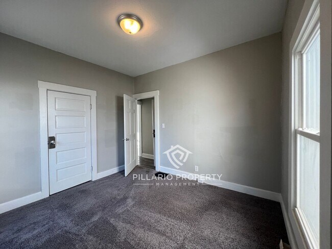 Building Photo - On Indy's Red Line, Cute Garfield Park 3 B...