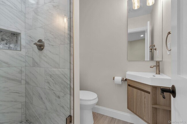 Building Photo - 21 Reading Rd