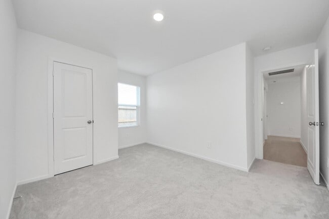 Building Photo - 248 Hazy Pnes Ln