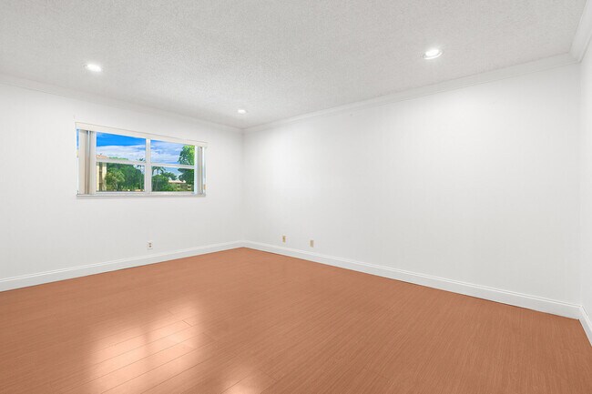 Building Photo - 6300 S Falls Cir Dr