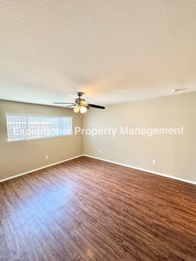 Building Photo - Ready to move in 4 bedroom 2 bath home!