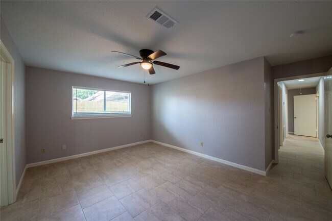 Building Photo - 1011 Twinbrooke Dr