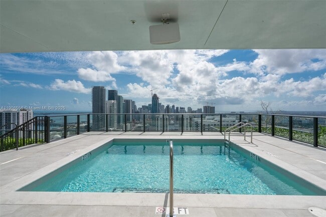 Building Photo - 1600 NE 1st Ave