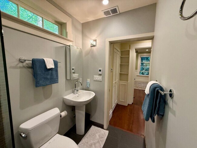 Building Photo - PEACEFUL MADRONE CANYON ONE BEDROOM COTTAGE NEAR DOWNTOWN LARKSPUR