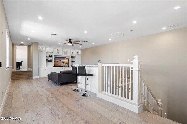 Building Photo - 10074 E Flathorn Dr