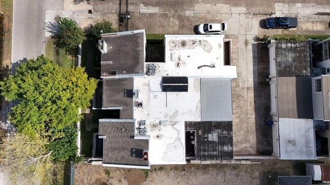Building Photo - 6019 Winsome Ln