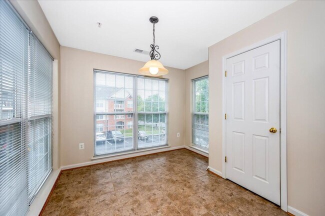 Building Photo - 2501 Hemingway Dr
