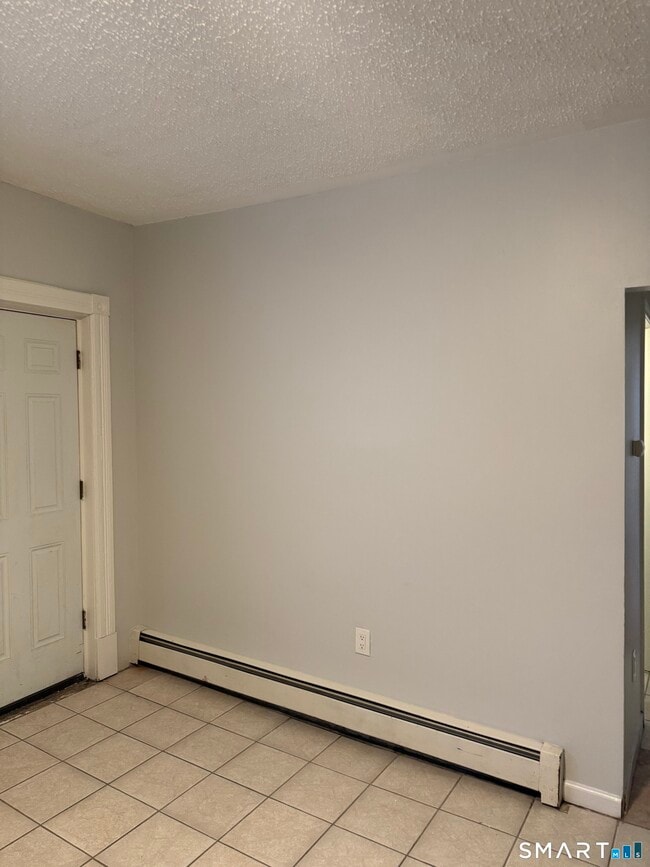 Building Photo - 192 Russ St