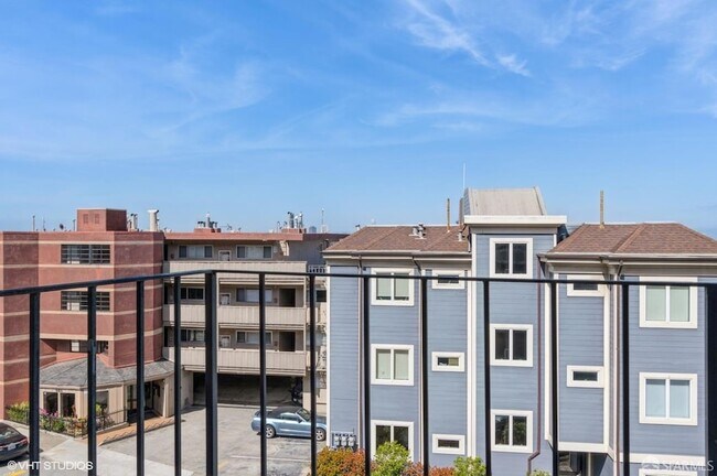 Building Photo - 646 Corbett Ave