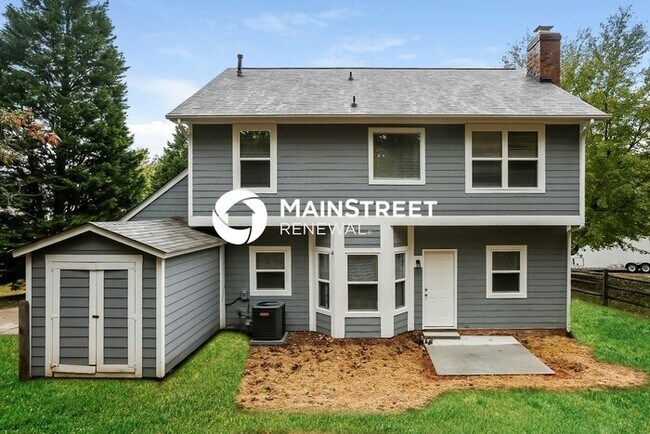 Building Photo - 4 Bedroom Pet-Friendly Home in Charlotte, NC with Main Street Renewal