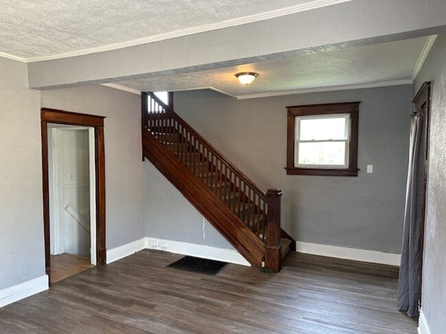 Building Photo - Section 8 Vouchers accepted for 3 Bedroom ...