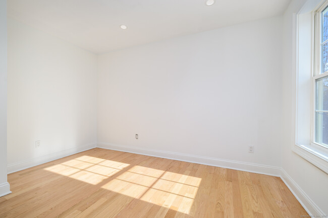 Building Photo - 159 Grove St