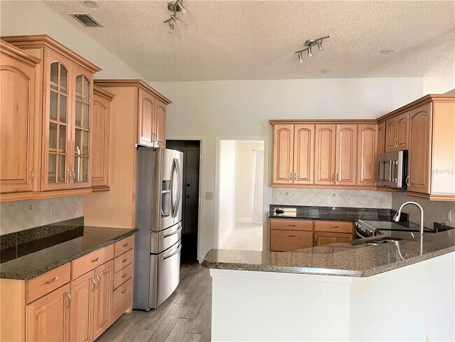 Building Photo - 3913 Kiawa Dr