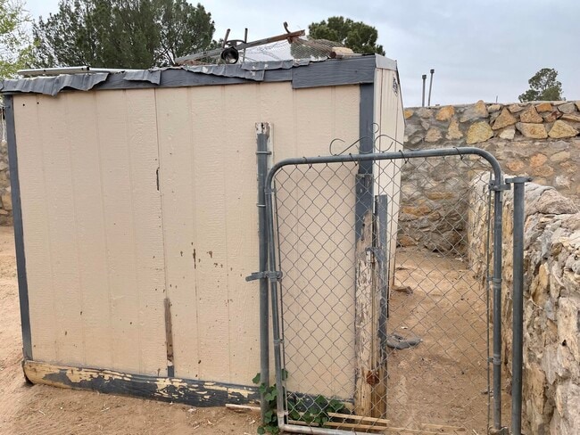 Building Photo - 8154 St Andrew Ln