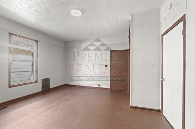 Building Photo - 108 Comer St