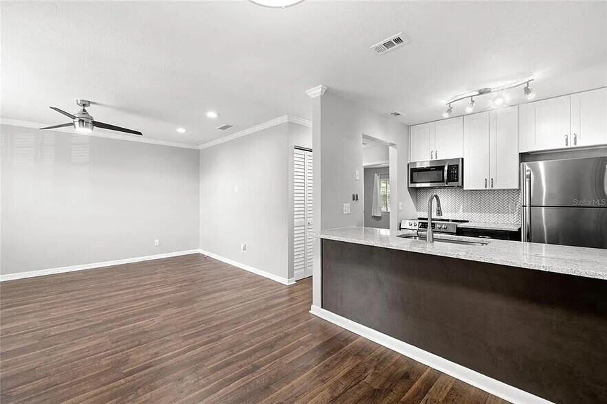 Building Photo - 304 S Habana Ave