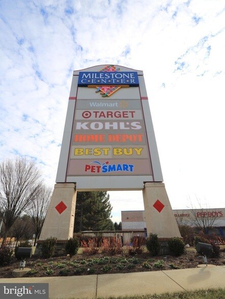 Building Photo - 12000 Amber Ridge Cir