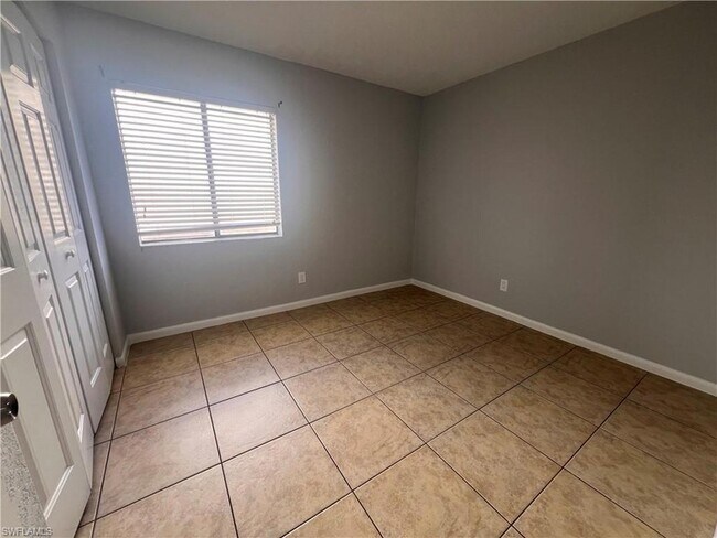 Building Photo - 4601 Bayshore Dr