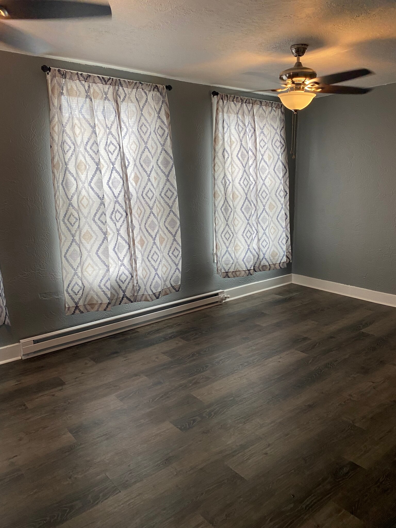 Building Photo - 103 W Main St