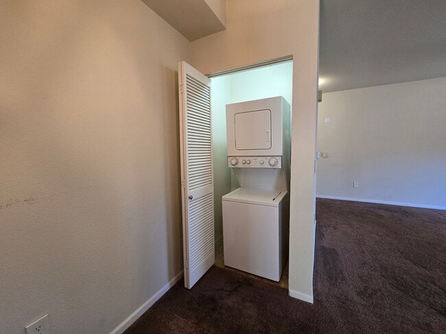 Building Photo - CANYON CREST CONDO