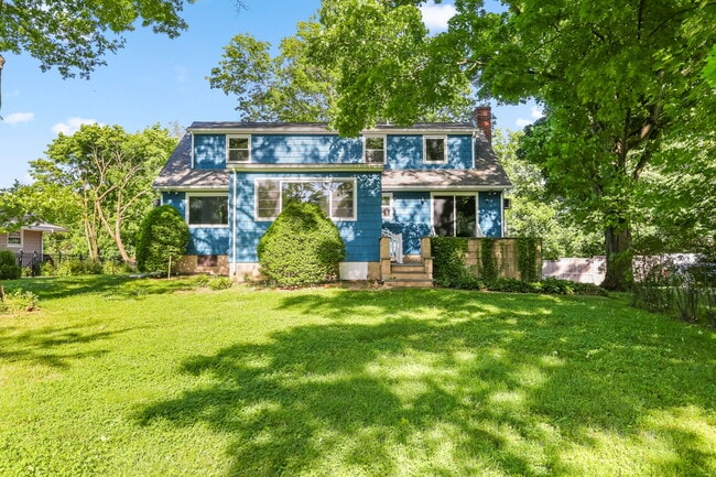 Building Photo - 38 Maplewood Dr