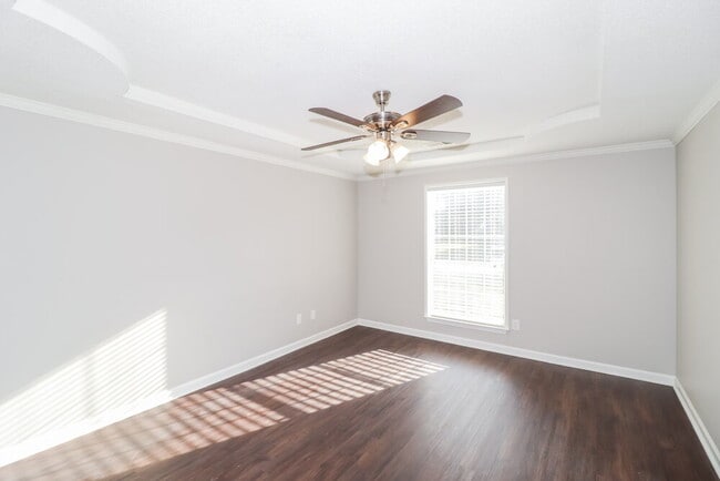 Building Photo - 15 Oaklake Cove