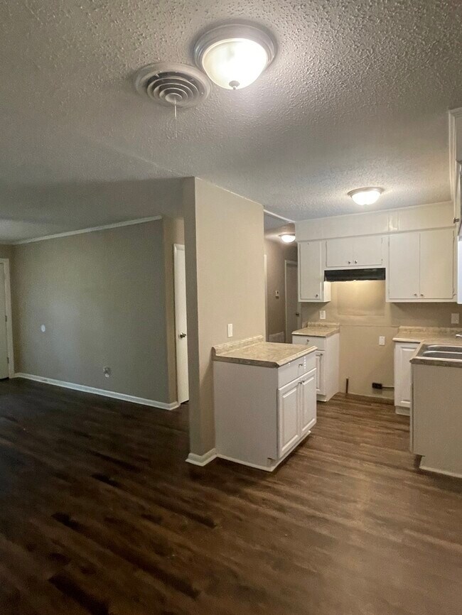 Building Photo - 9114 Malabri Dr