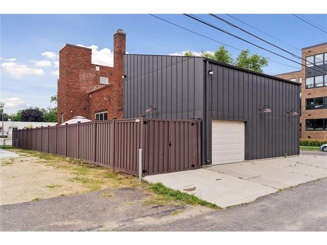Building Photo - 1290 Snelling Ave N