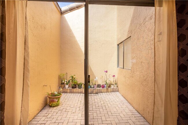 Building Photo - 7618 Solimar Cir