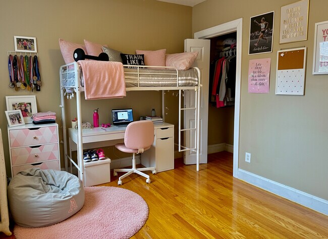 Building Photo - 66 Egmont St