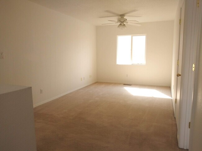 Building Photo - 3BR, 2.5BA, 2CG
