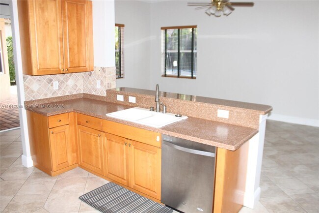 Building Photo - 1342 Crossbill Ct