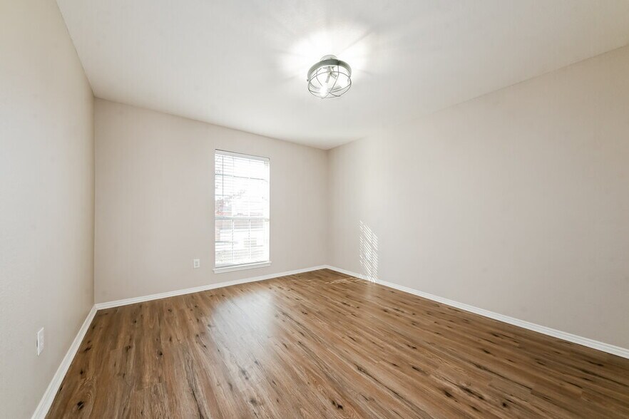 Building Photo - 908 Matthew Ln