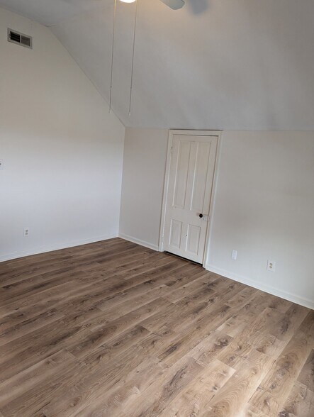 Building Photo - 1742 E Elm St