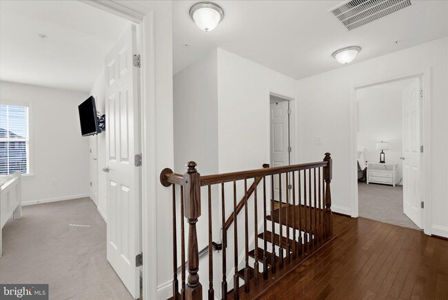 Building Photo - 408 Stayton St
