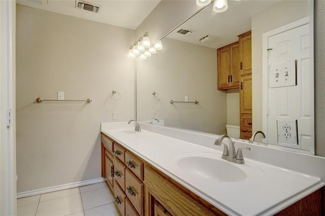 Building Photo - 2813 Woodpath Ln
