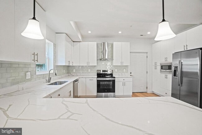 Building Photo - 4421 Kane Pl NE