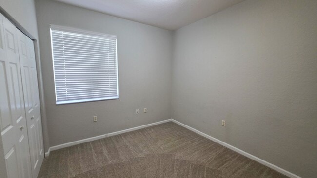 Building Photo - ANNUAL RENTAL - 3/2 -BRADFORD PLACE