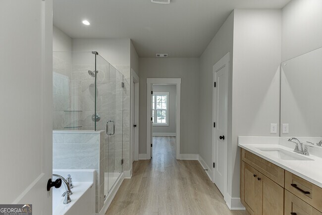 Building Photo - 110 Rains Rd