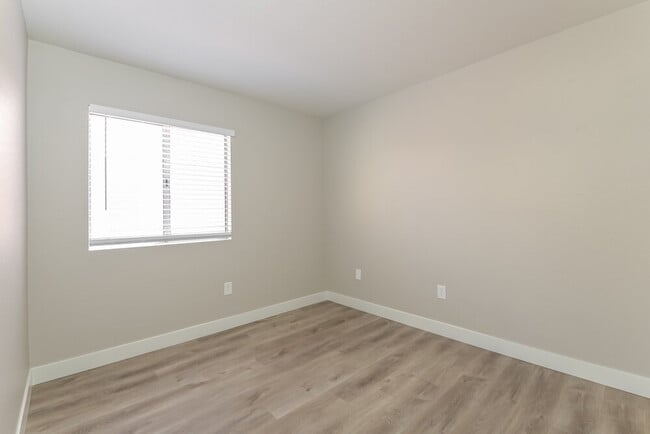 Building Photo - 5256 Del Lago Dr