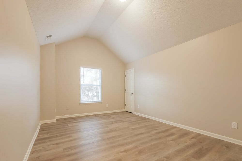 Building Photo - 177 Edison Dr