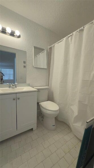 Building Photo - 873 Crystal Lake Dr