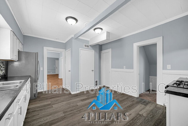 Building Photo - 617 Kane St