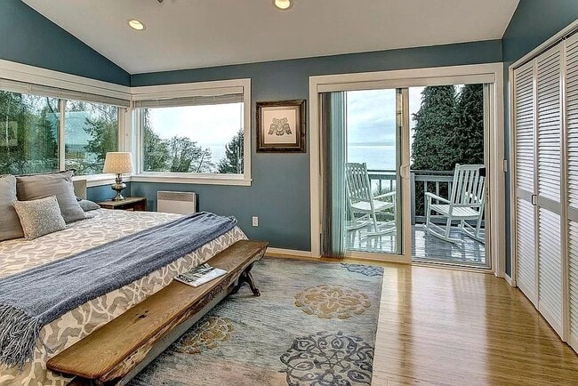 Building Photo - Stunning Sound & Olympic Mountain View Home in North Admiral